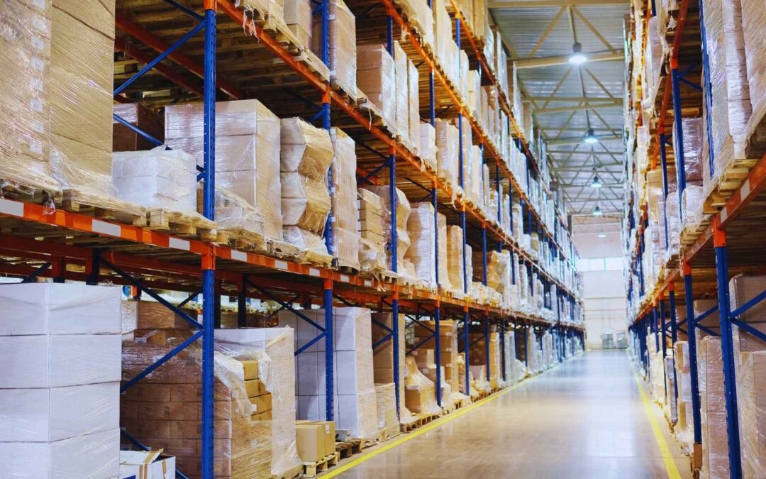 Cómo optimizar el espacio en tu almacén con carretillas retráctiles LiuGong